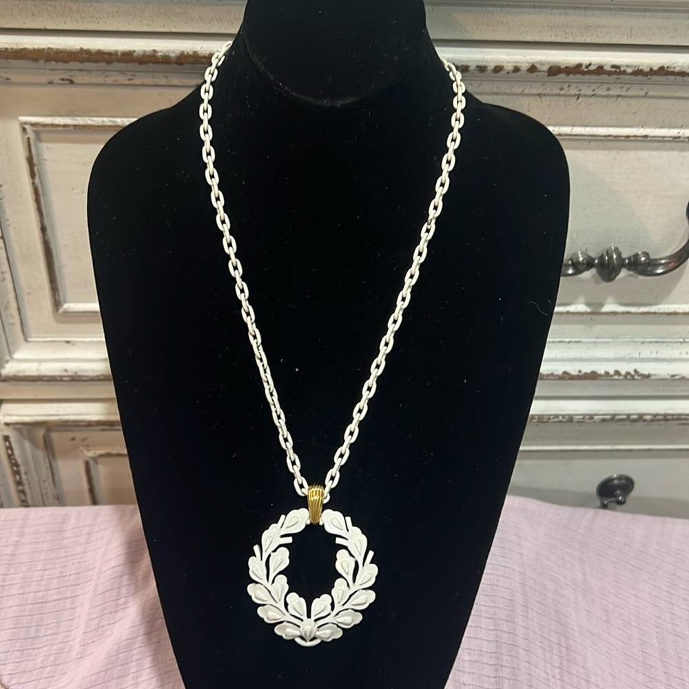 Trifari 1960s Vintage Necklace